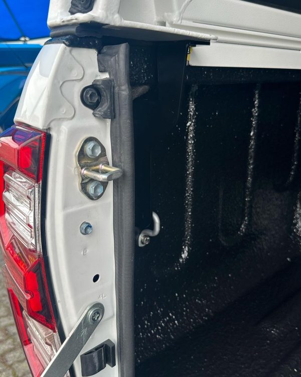 Toyota Hilux Dust Kit