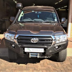 Front Replacement Bumper (LC200 VX Face Lift) Black with nudge